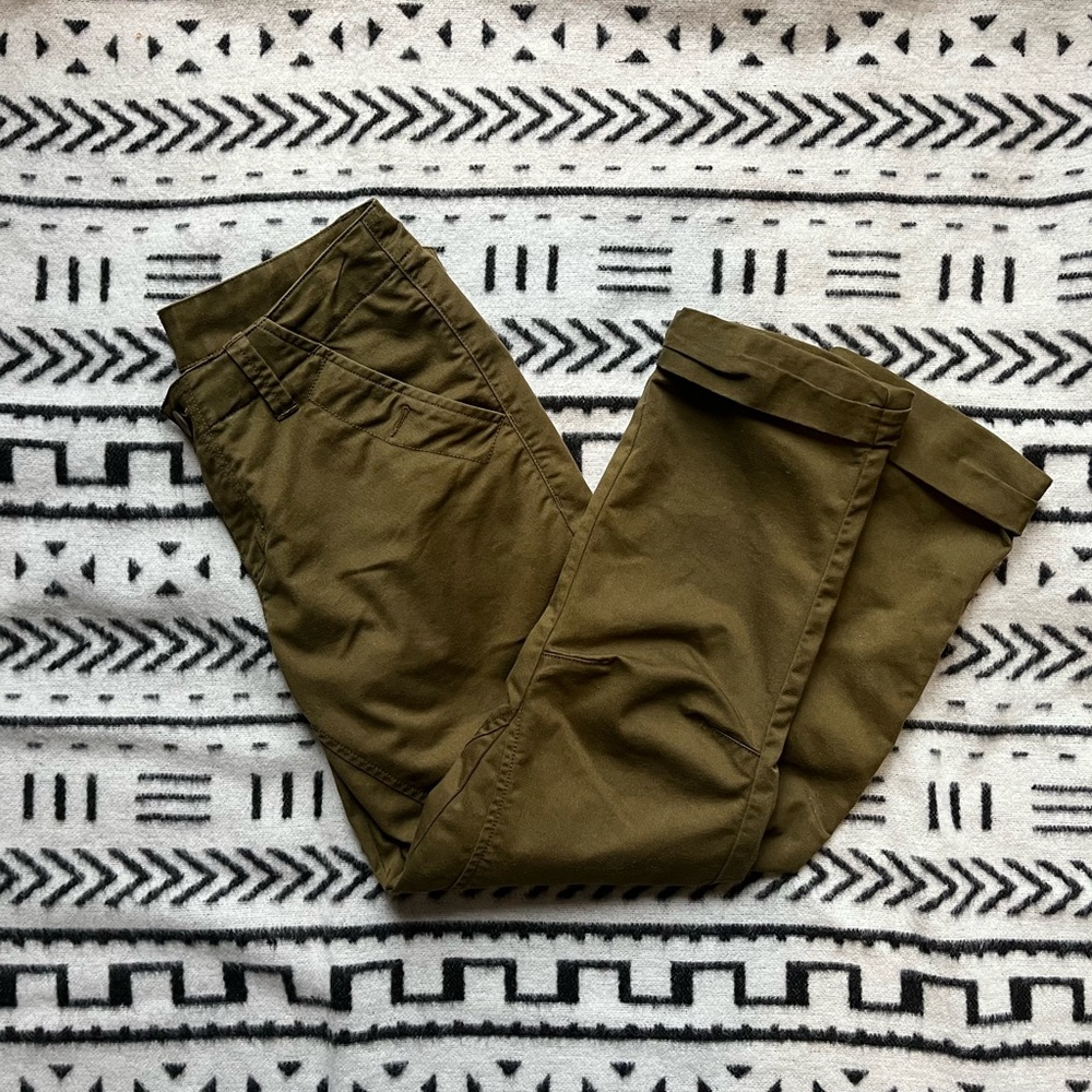 MEC Women’s Organic Cotton Olive Capris. Size 6.